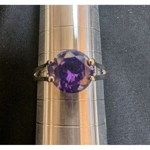 Solitaire Ring Womens Size 9 Purple Round Gemstone Silver Tone Classic